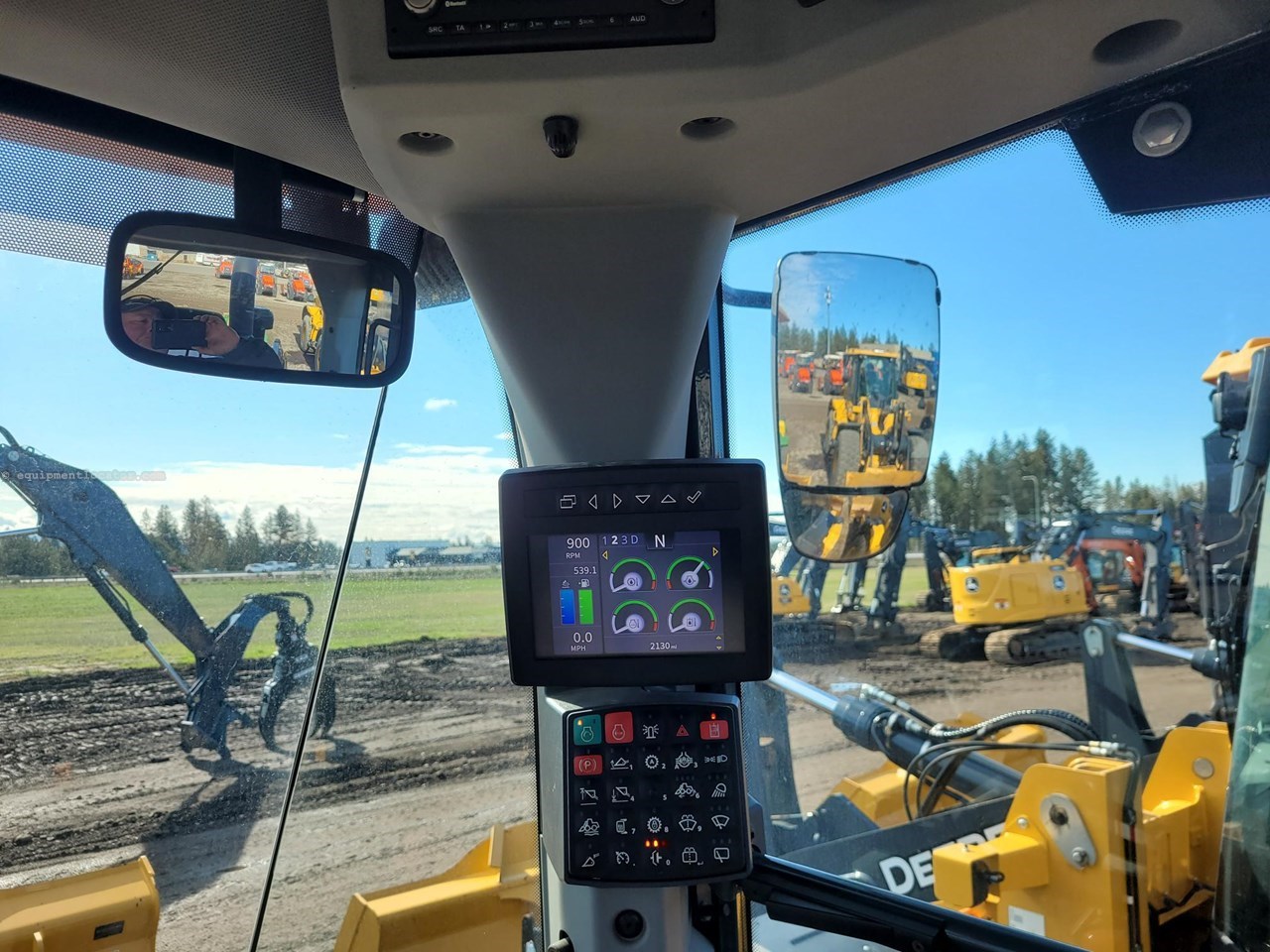 2022 John Deere 544 P Image 10