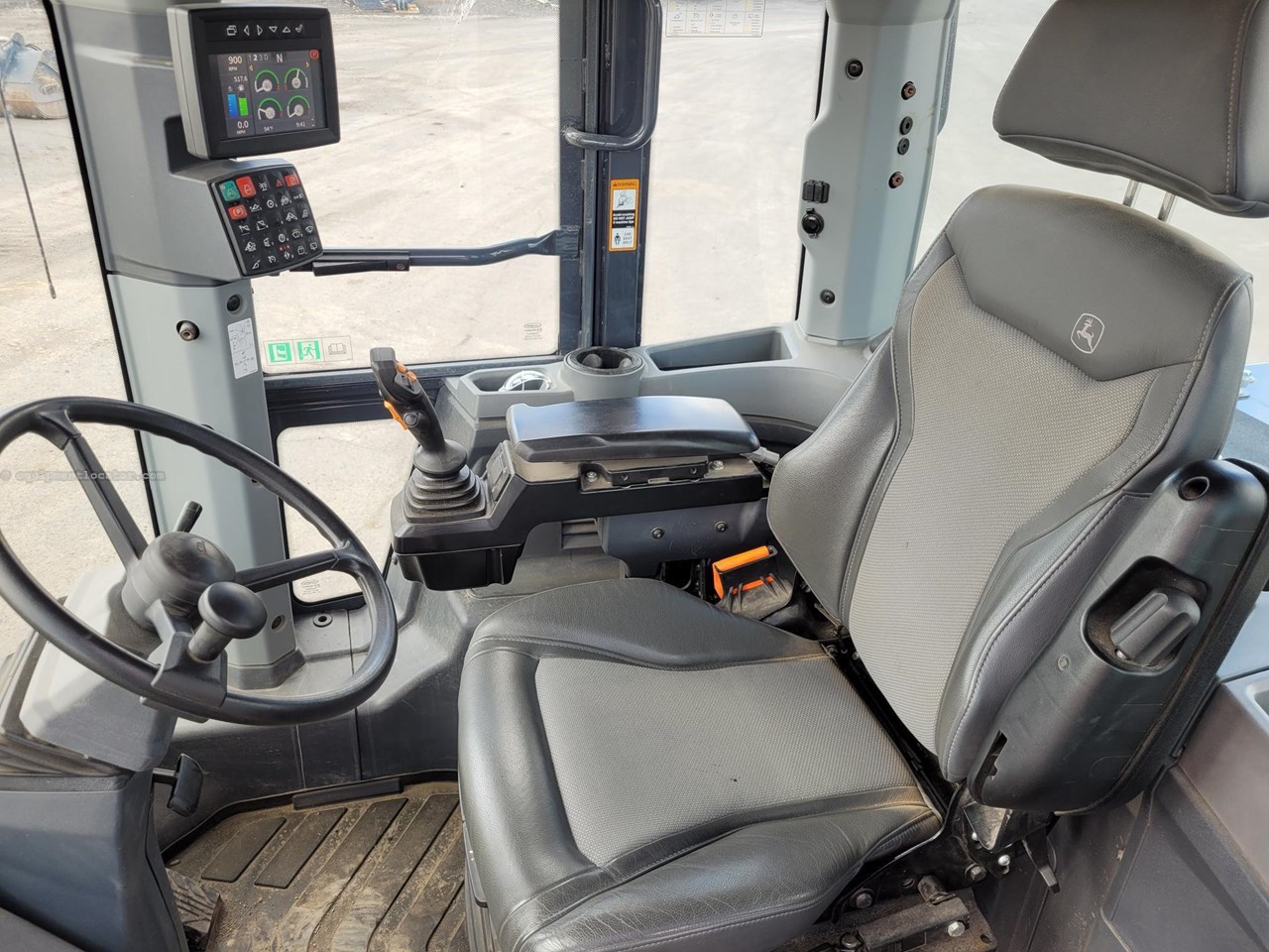 2022 John Deere 544 P Image 10