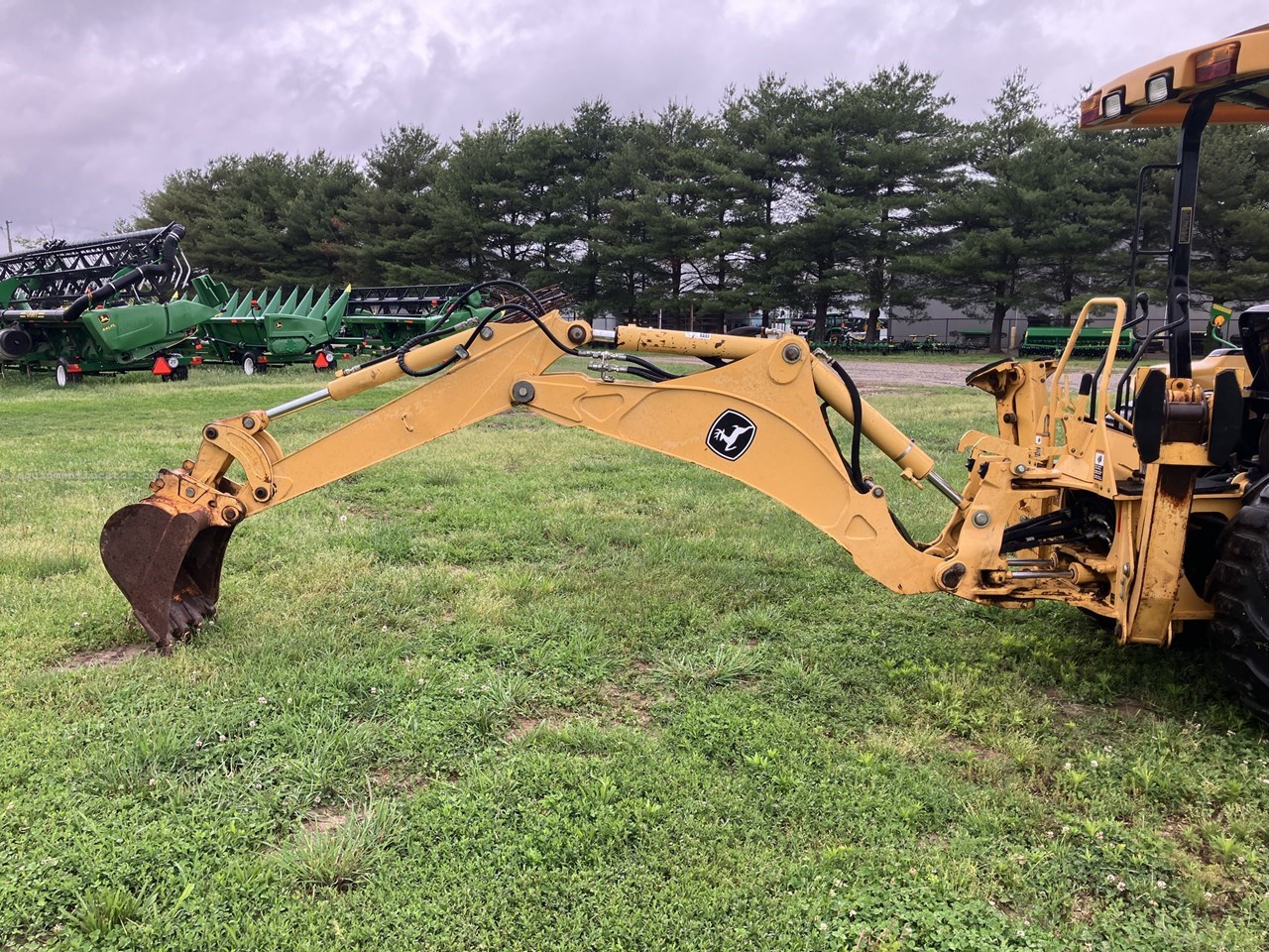 2005 John Deere 110TLB Image 10