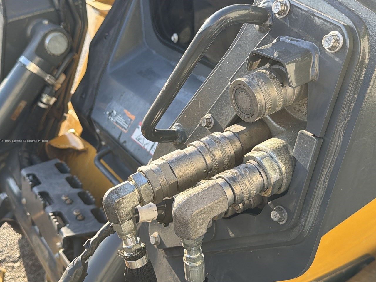 2024 John Deere 335 P Image 10