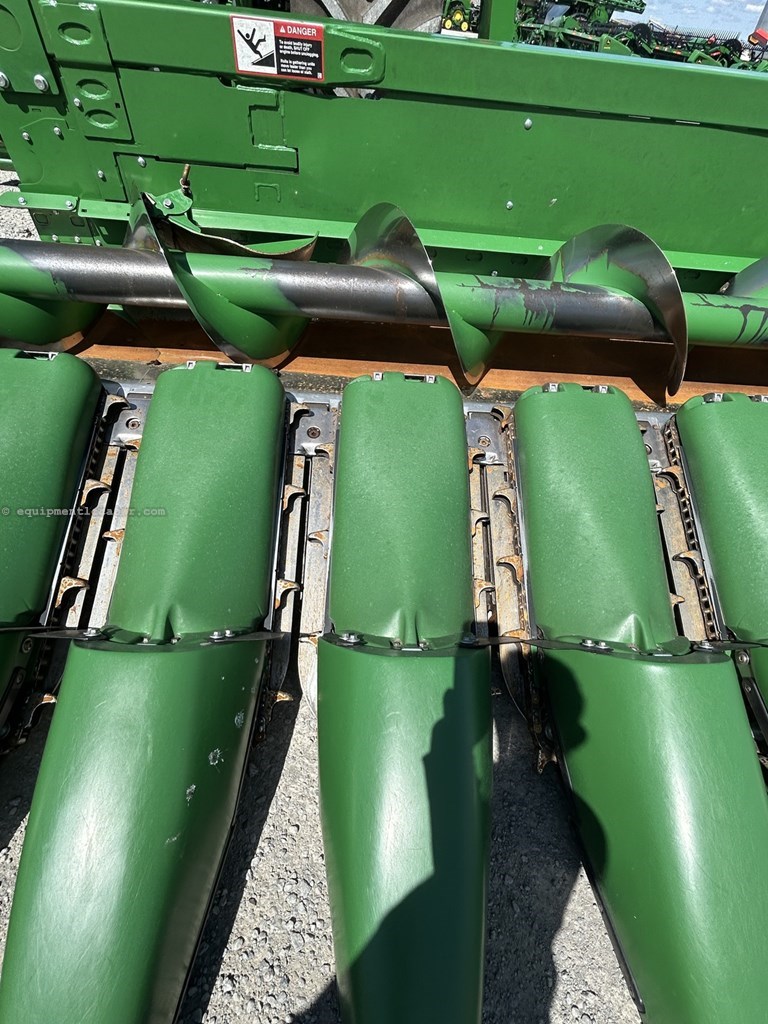 2021 John Deere C18R Image 13