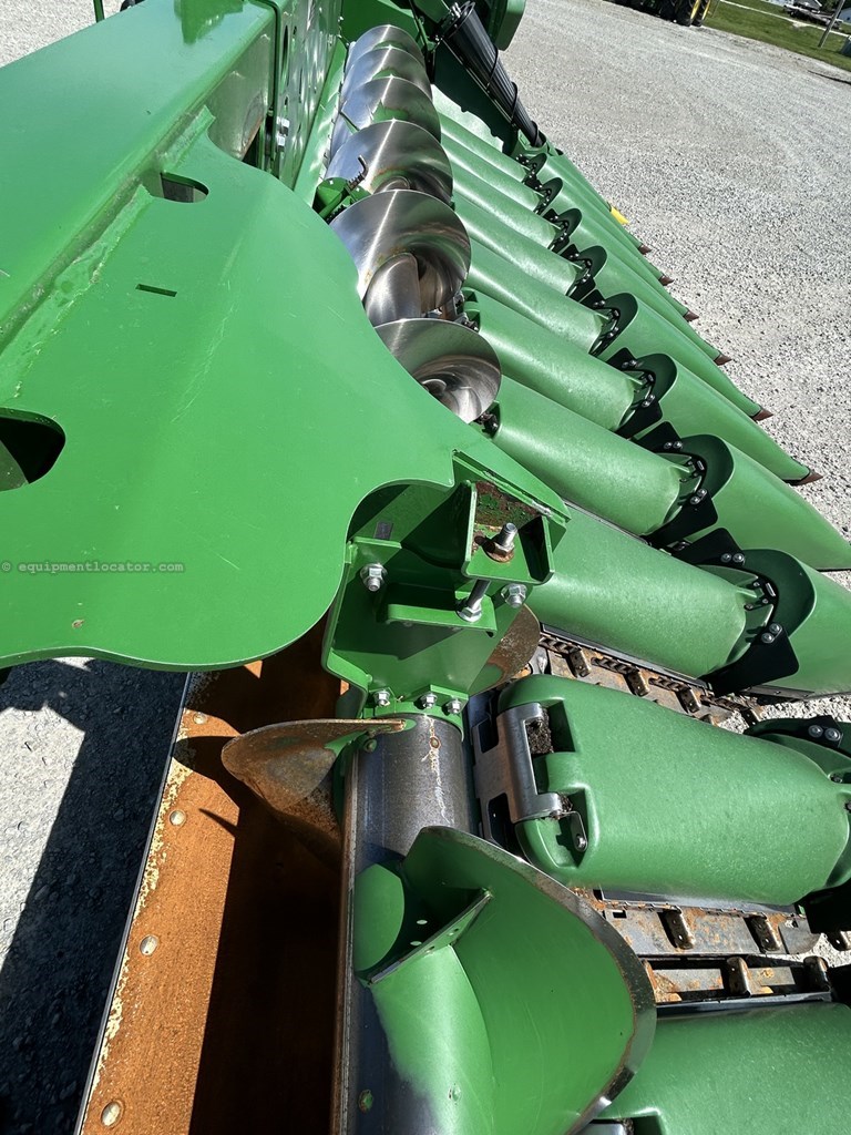 2021 John Deere C18R Image 17