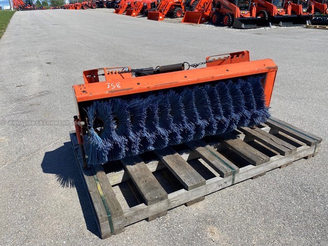 2011 Kubota B2779 Image 2