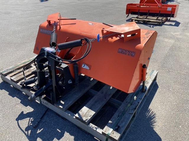 2011 Kubota B2779 Image 3