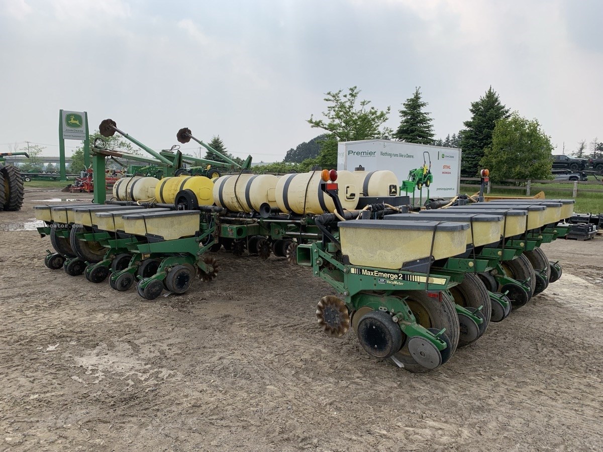 1994 John Deere 7200 Image 5