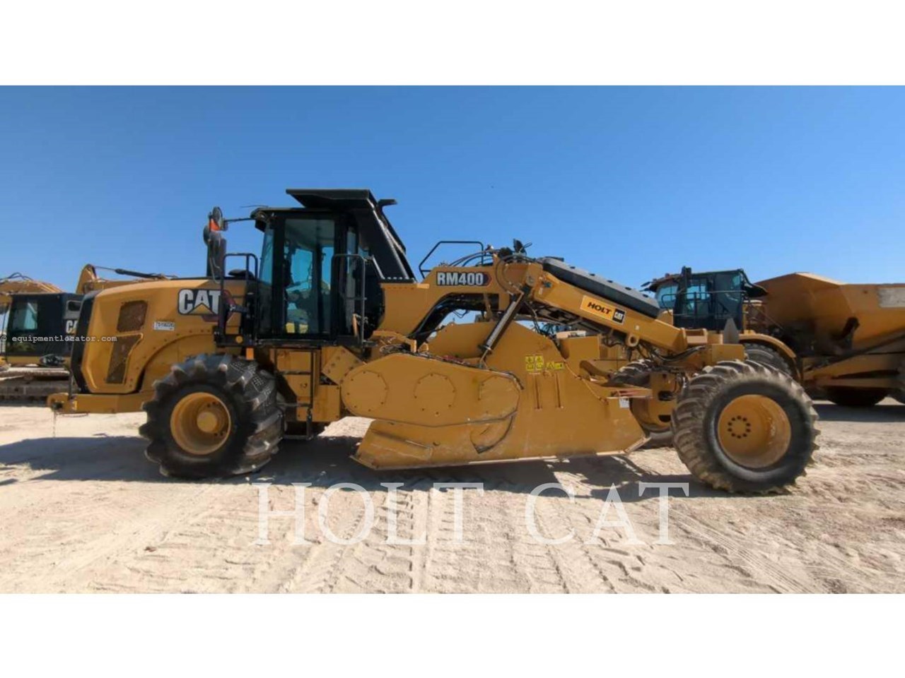 2023 Caterpillar RM400 CAB Image 2
