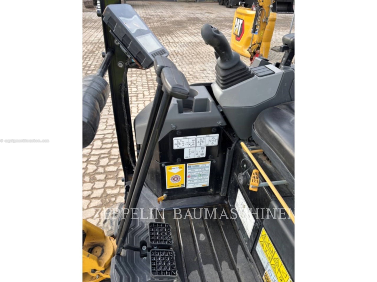 2022 Caterpillar 301.7-05A Image 8