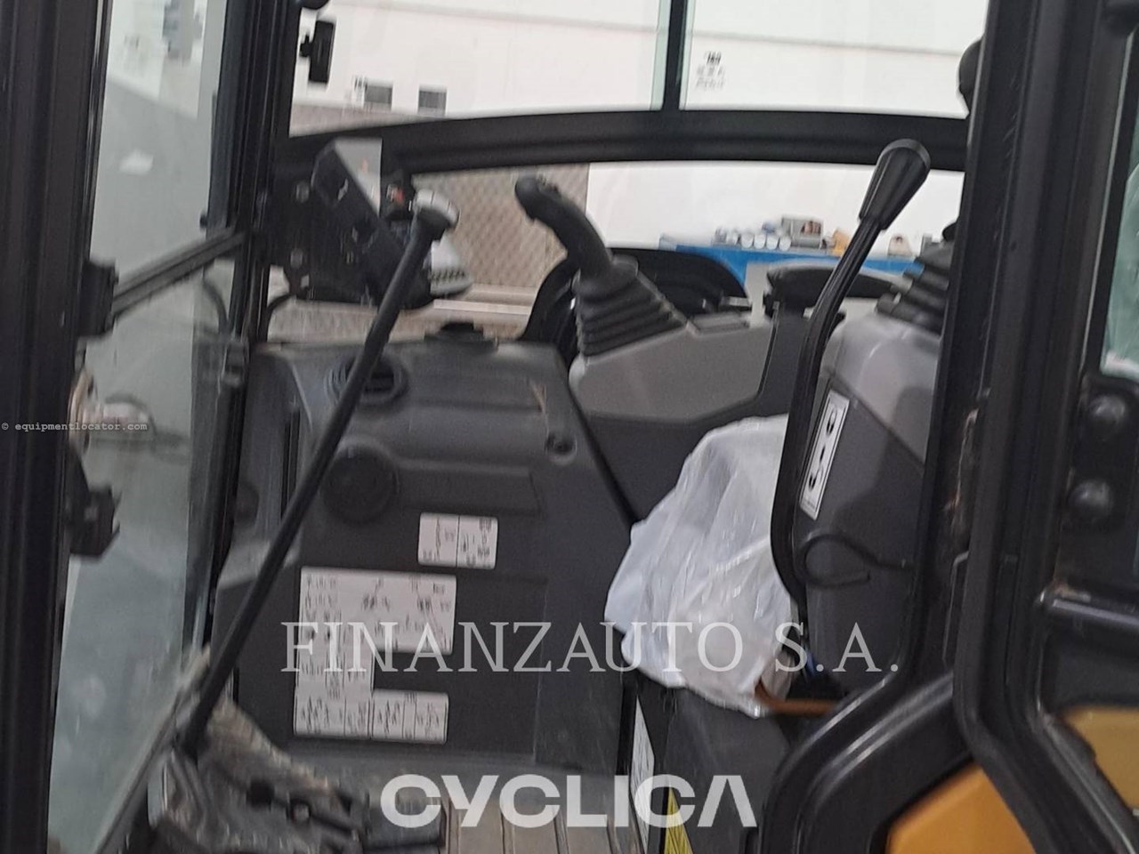 2021 Caterpillar 301.8 Image 7