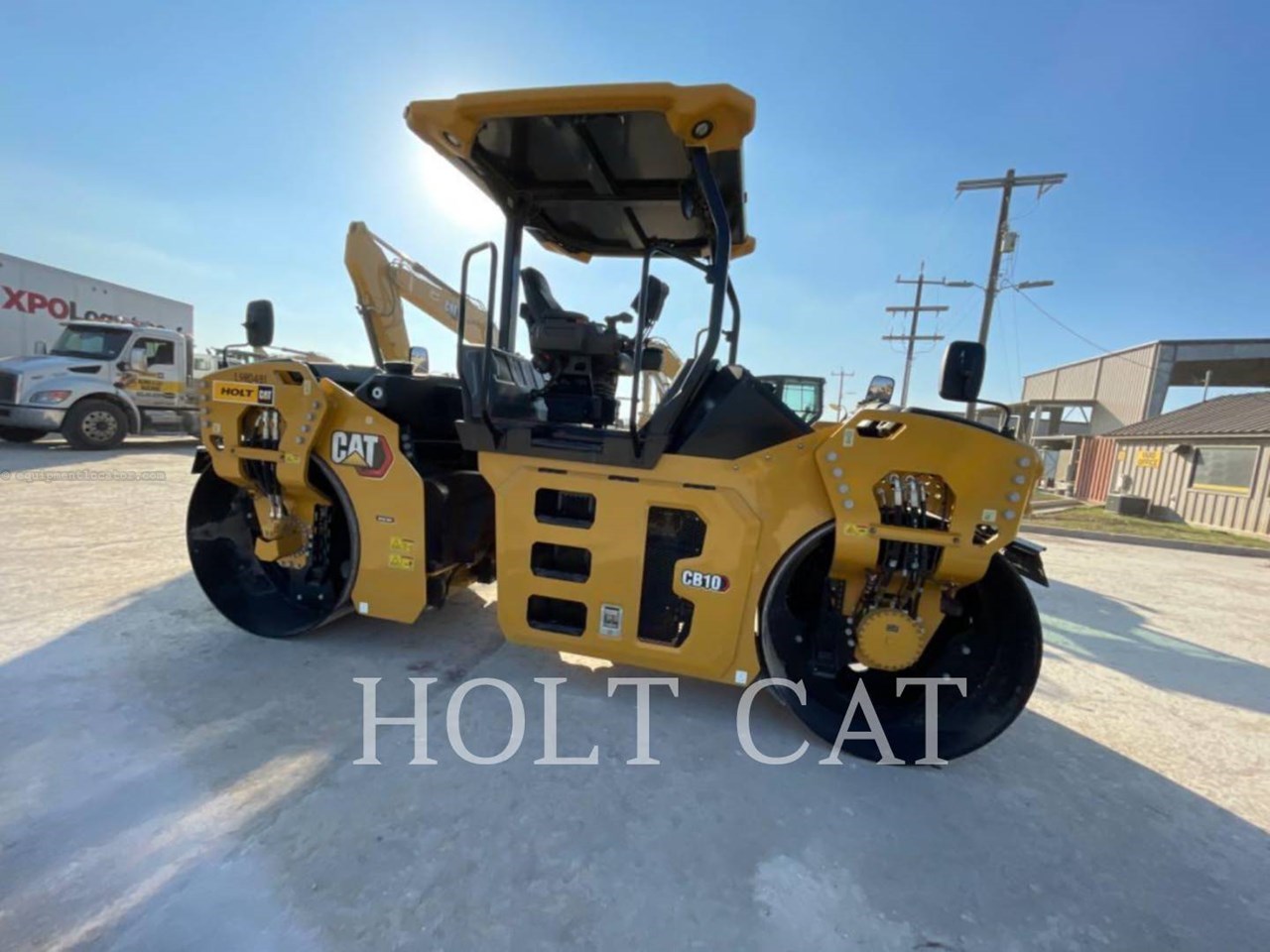 2023 Caterpillar CB10 Image 2