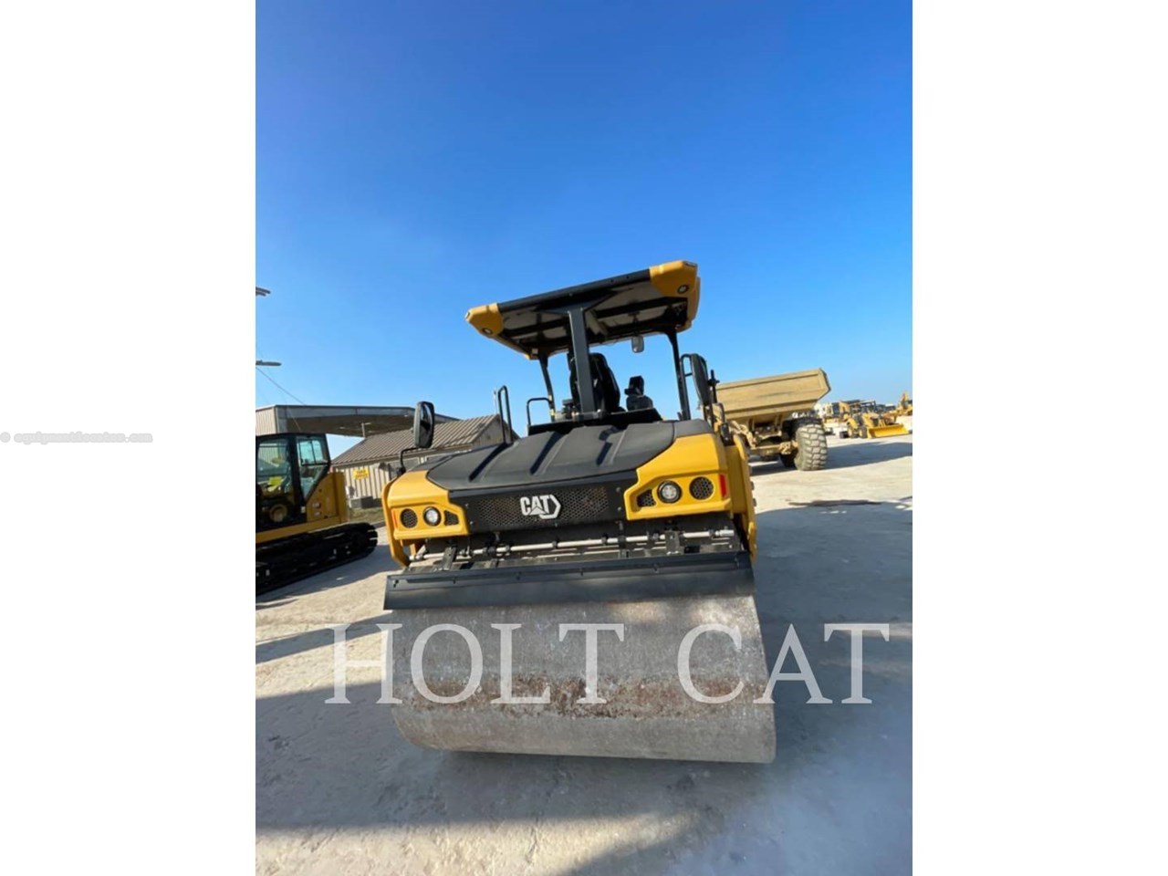 2023 Caterpillar CB10 Image 4