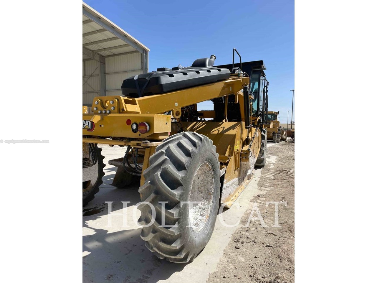 2023 Caterpillar RM400 CAB Image 3