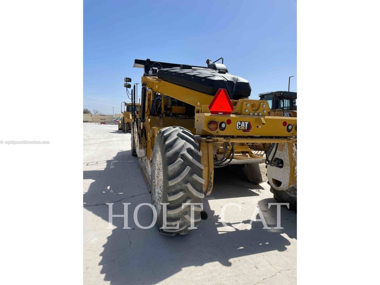 2023 Caterpillar RM400 CAB Image 4