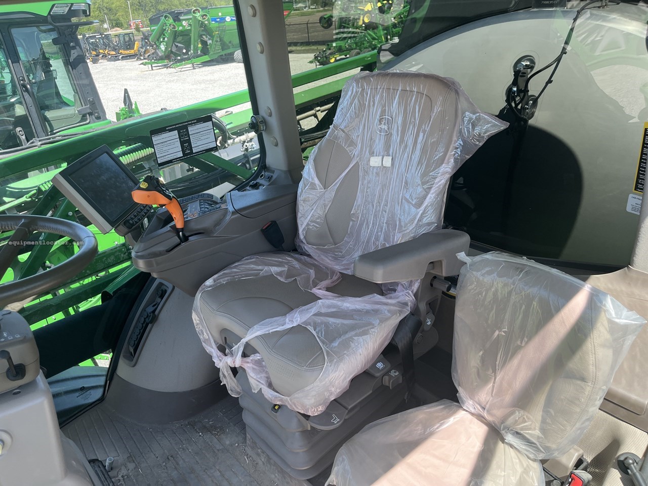 2019 John Deere R4044 Image 8