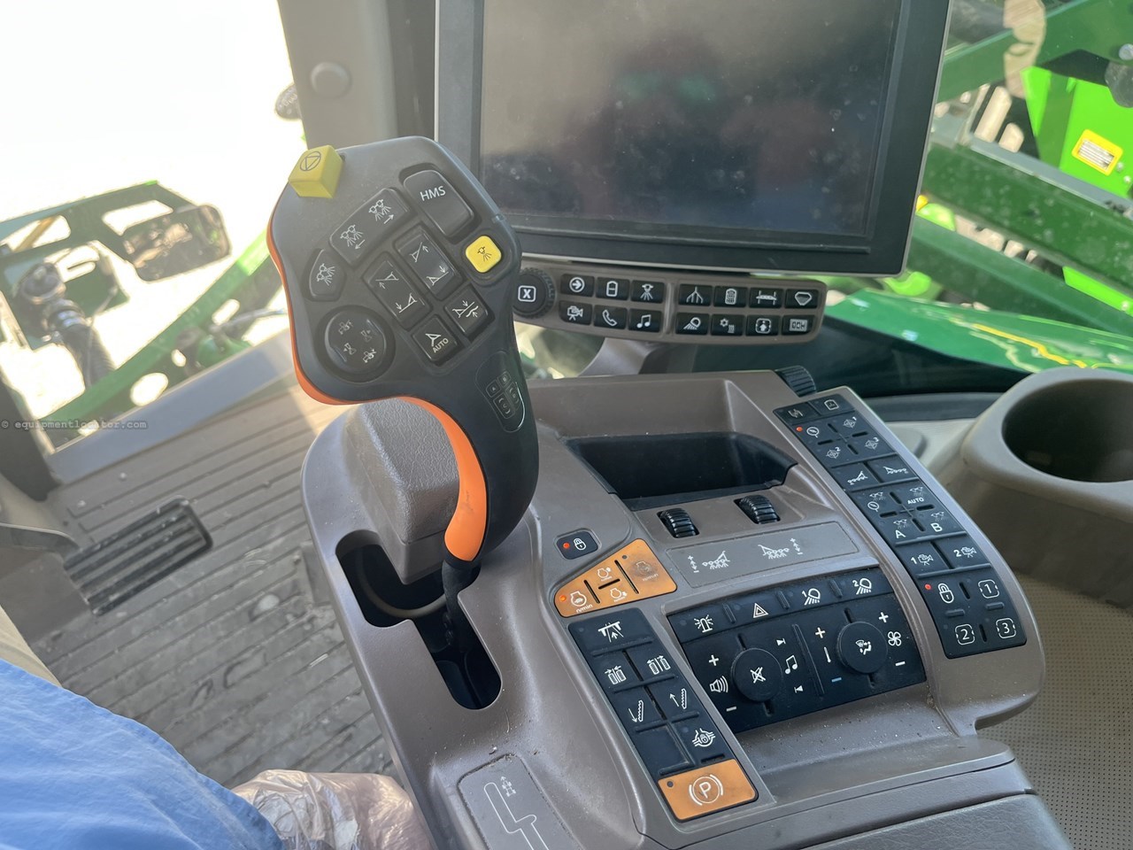 2019 John Deere R4044 Image 10