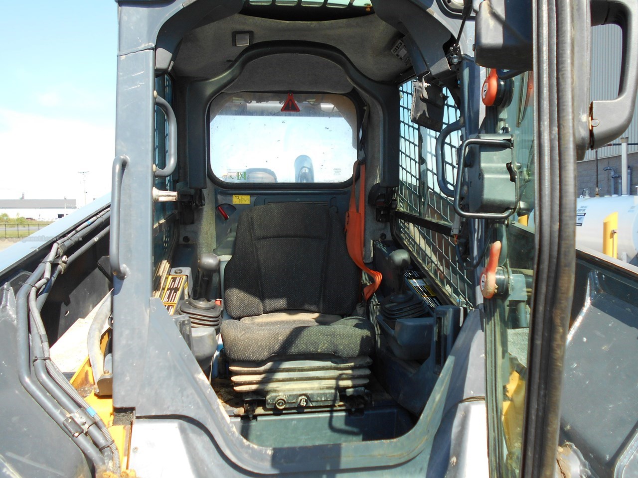 2019 John Deere 331G Image 7