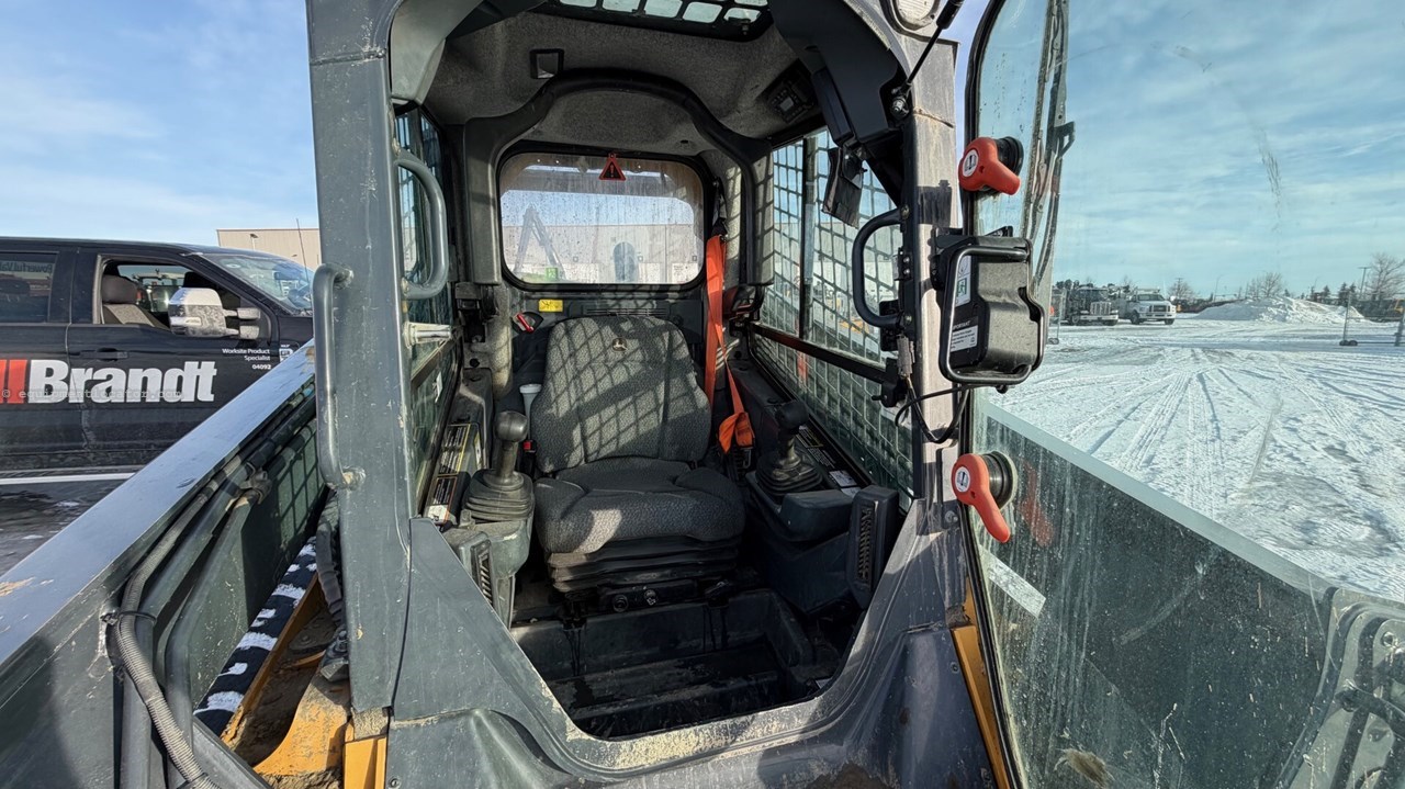 2021 John Deere 333G Image 10