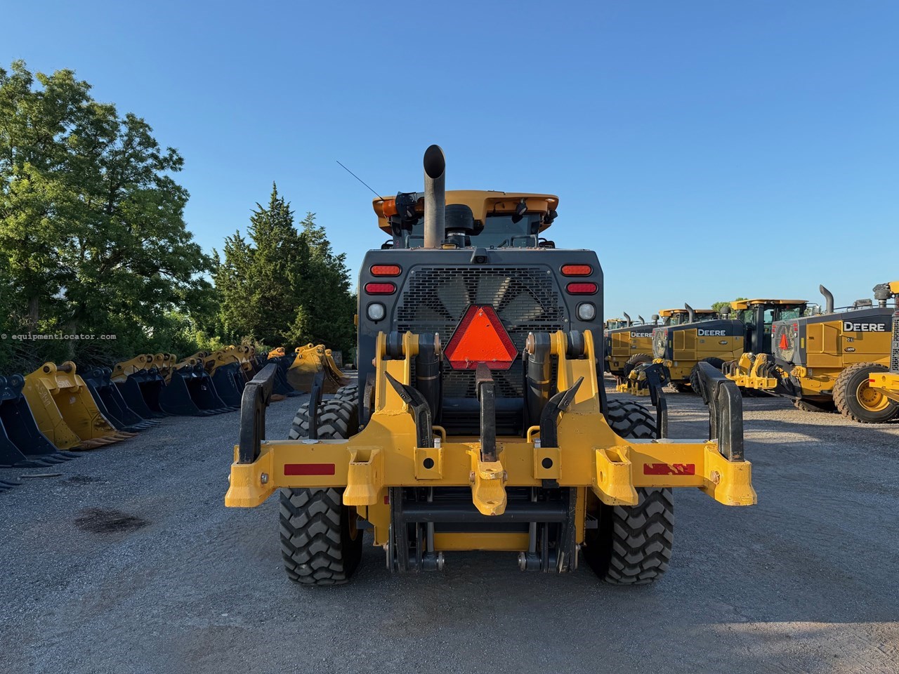 2019 John Deere 672G Image 5