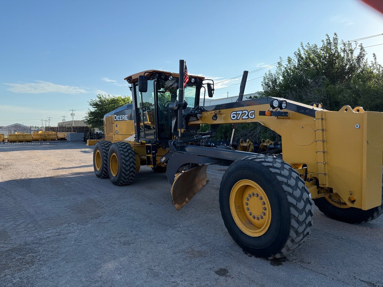 2019 John Deere 672G Image 8