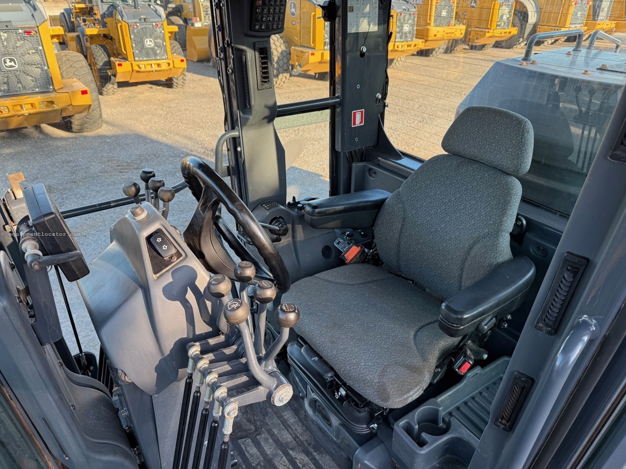 2019 John Deere 672G Image 12