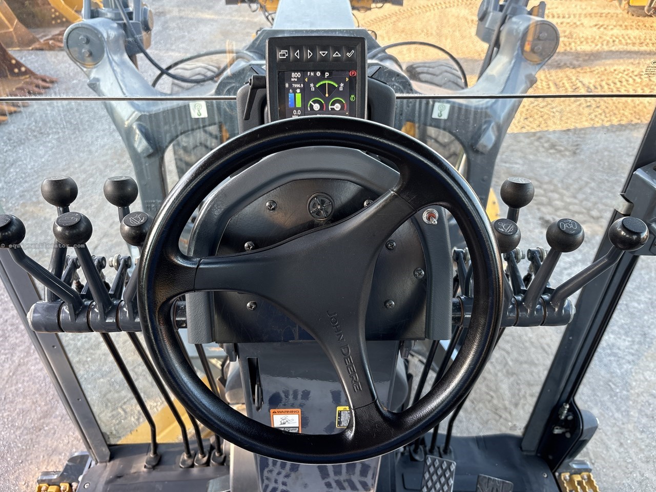 2019 John Deere 672G Image 11