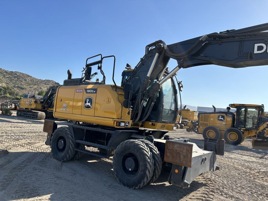 2023 John Deere 190GW Image 9