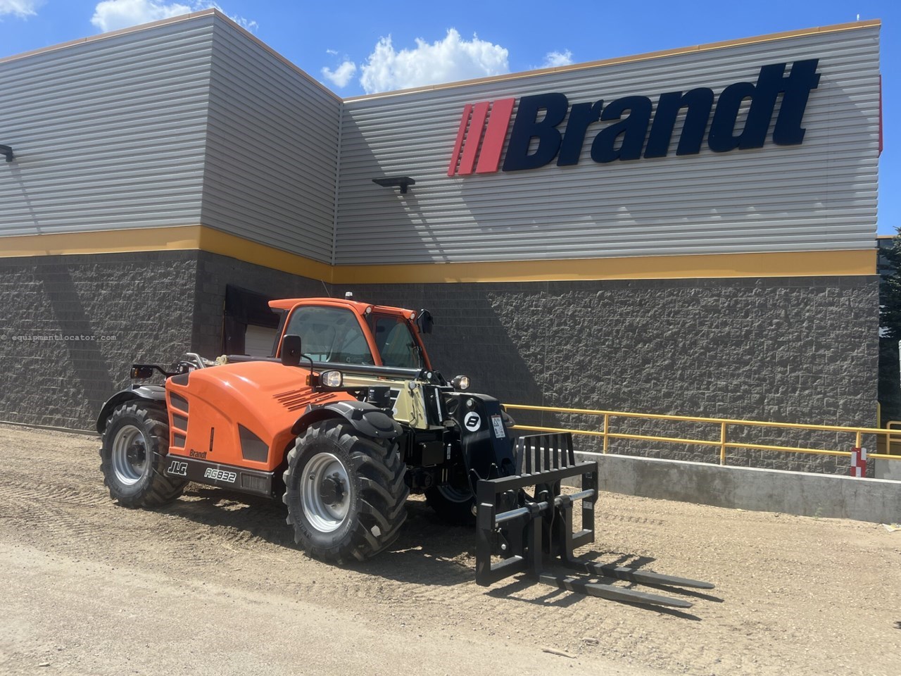 2023 JLG AG832 Image 2