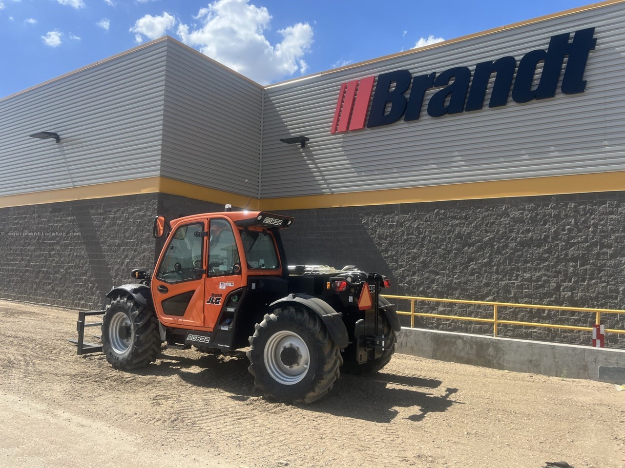 2023 JLG AG832 Image 4