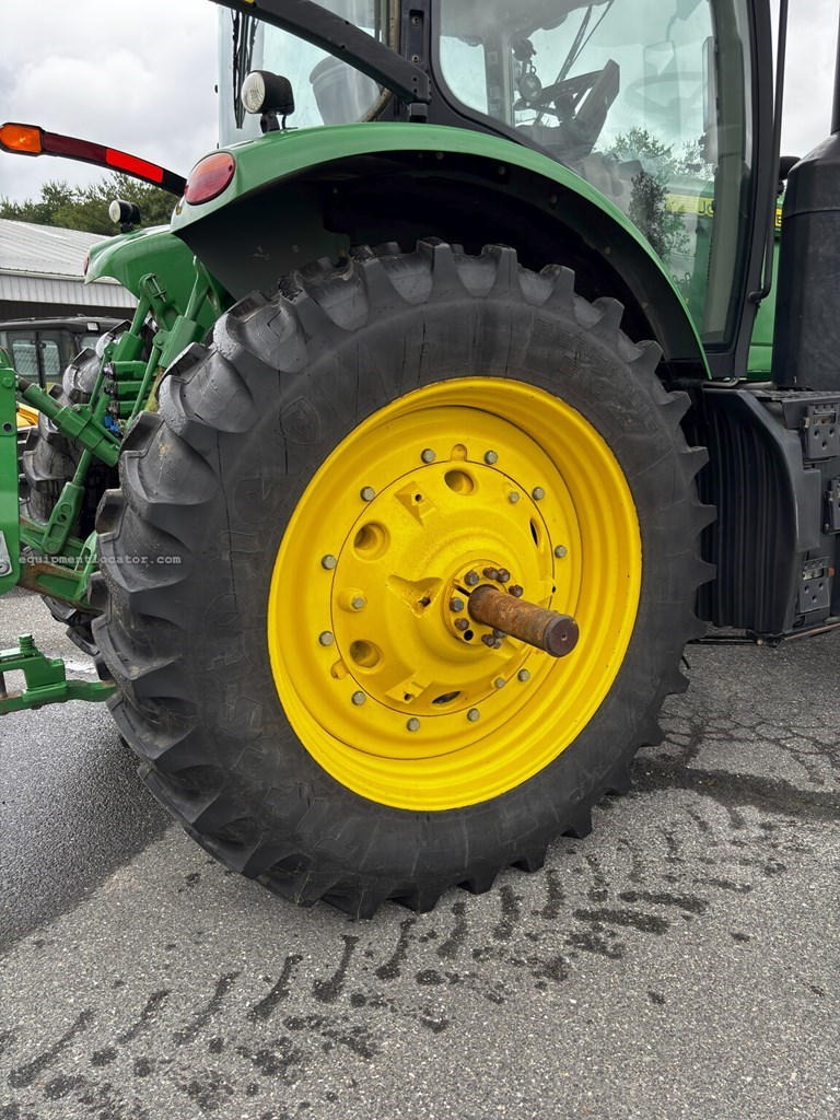 2017 John Deere 7210R Image 6
