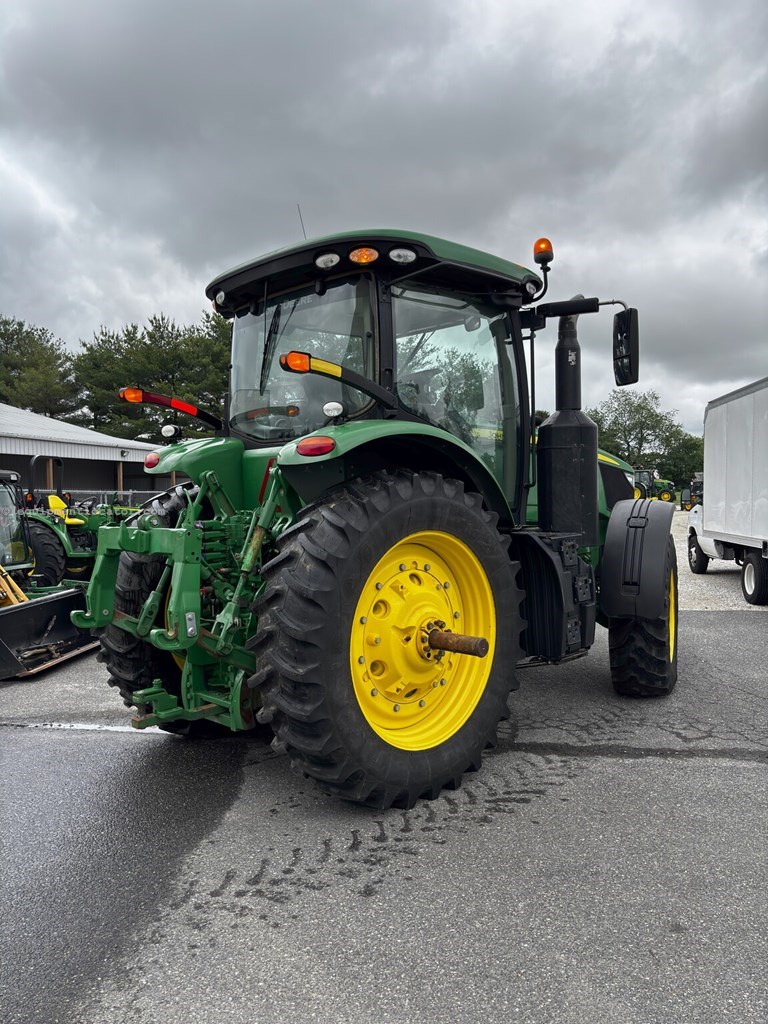 2017 John Deere 7210R Image 7