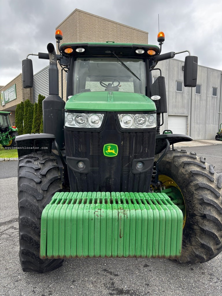 2017 John Deere 7210R Image 15