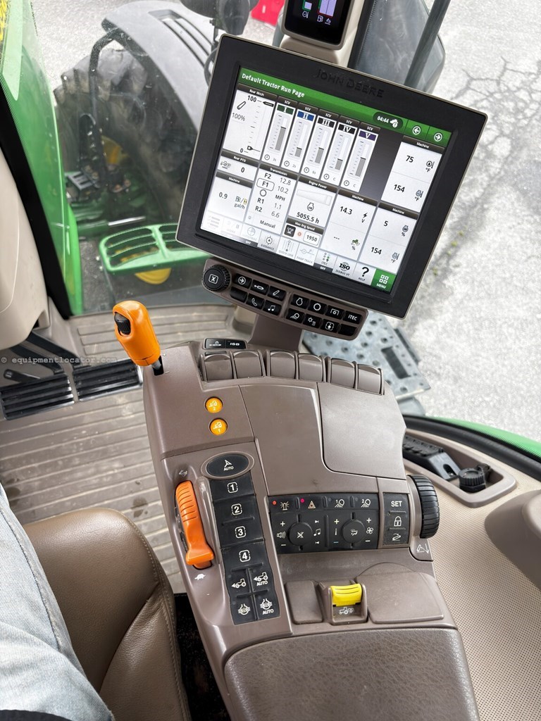 2017 John Deere 7210R Image 19