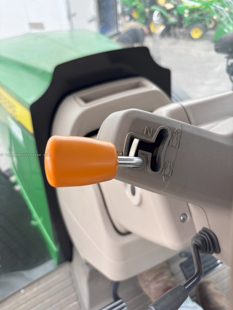2017 John Deere 7210R Image 20