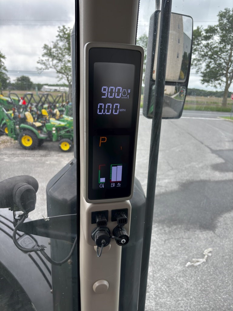 2017 John Deere 7210R Image 21