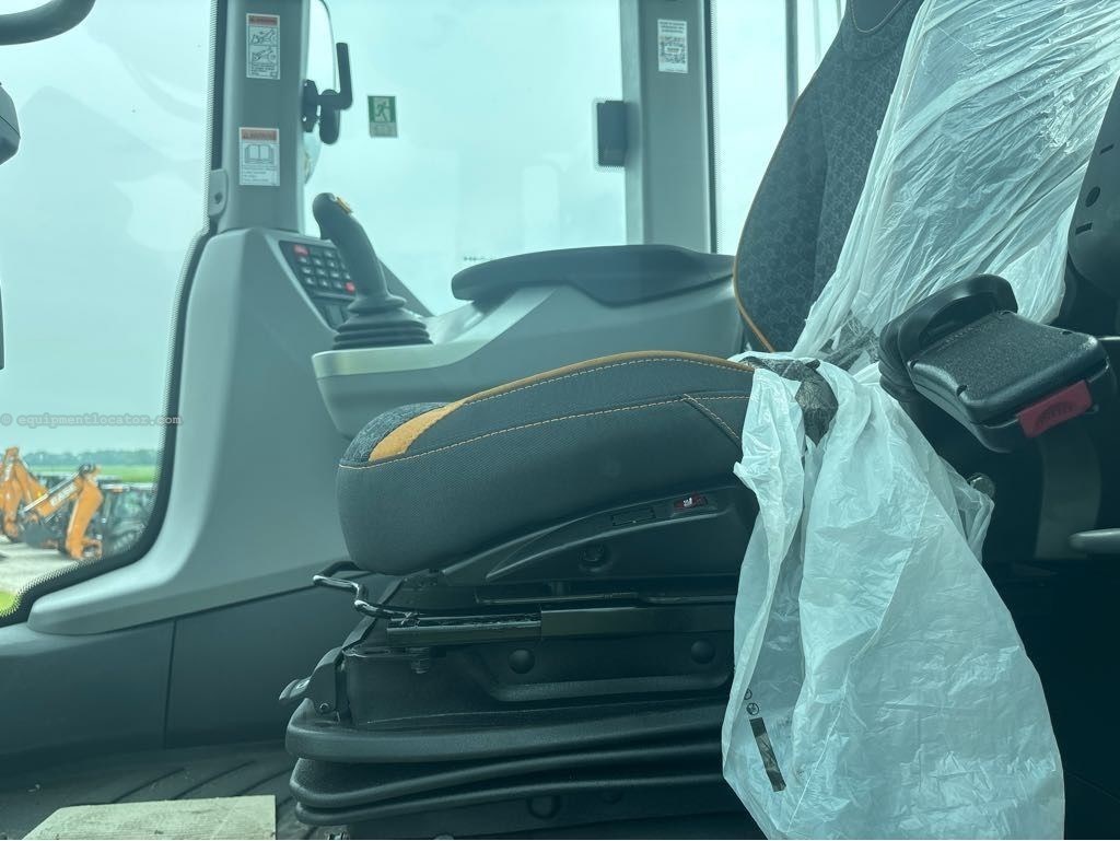 2025 Case 521G2 Image 3