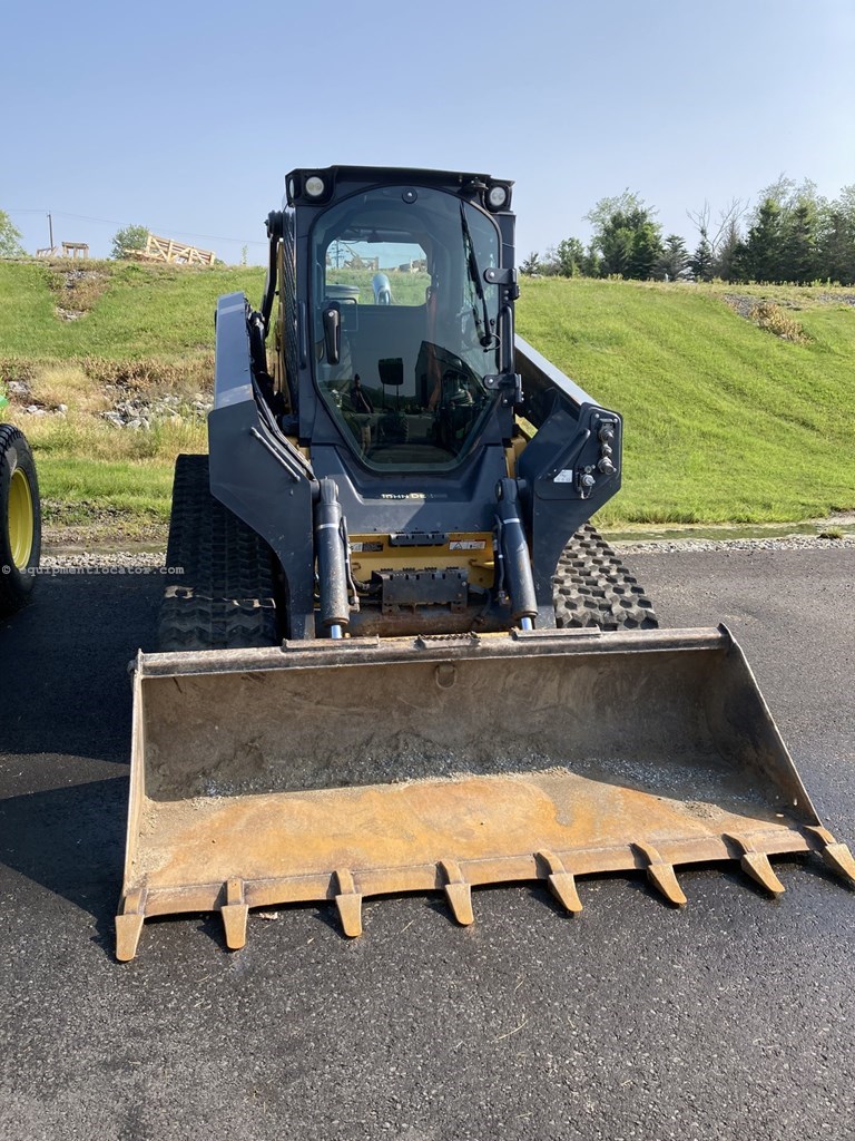 2017 John Deere 333G Image 2