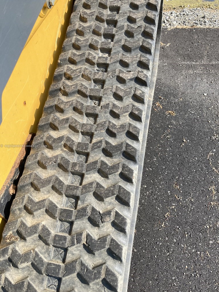 2017 John Deere 333G Image 3