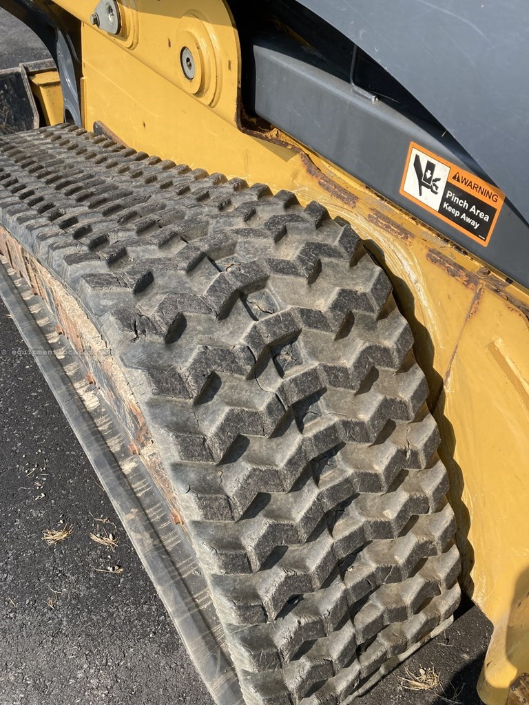 2017 John Deere 333G Image 4