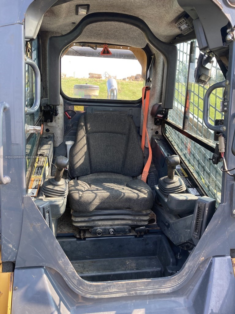 2017 John Deere 333G Image 7