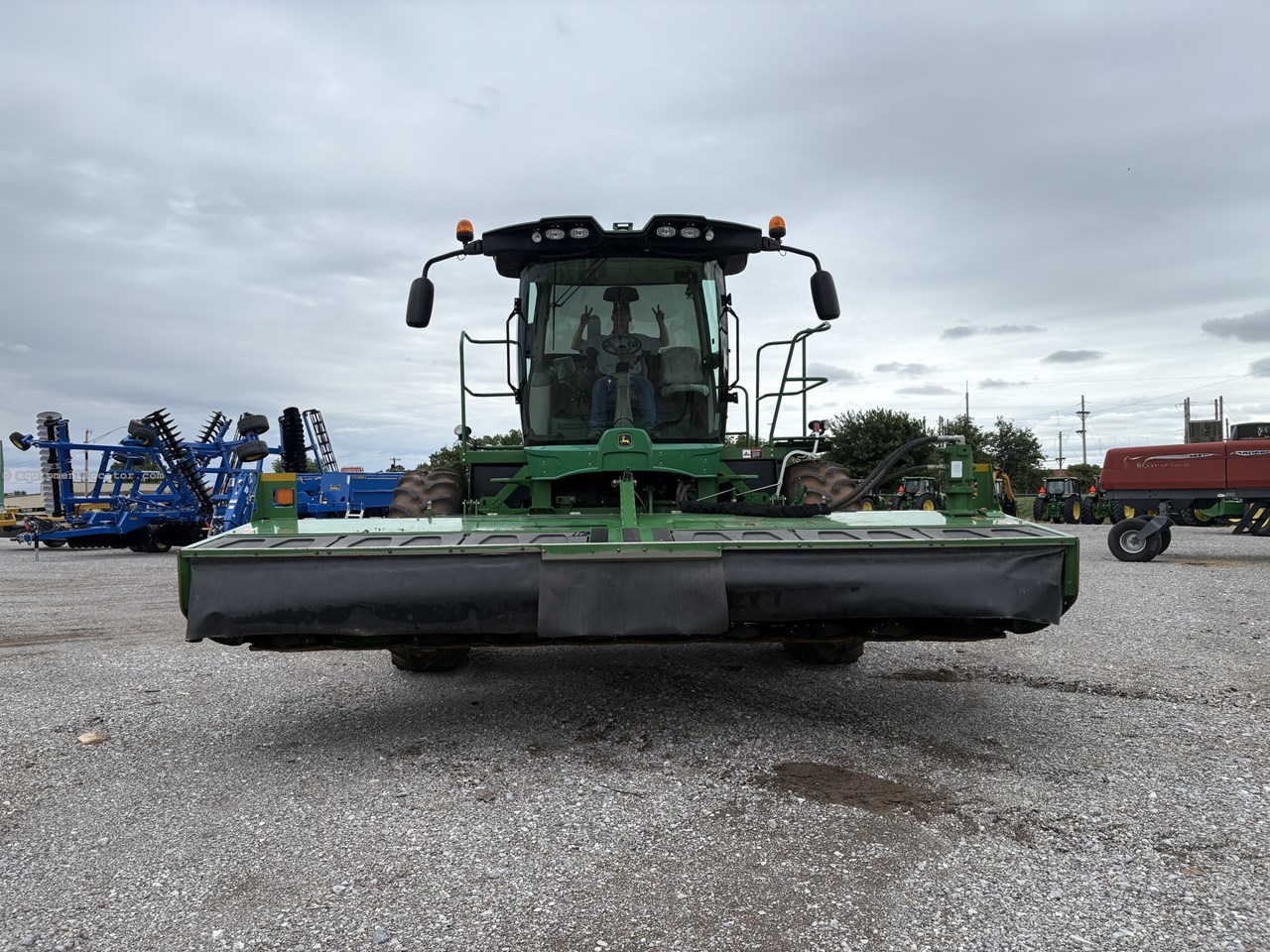 2020 John Deere W235 Image 10