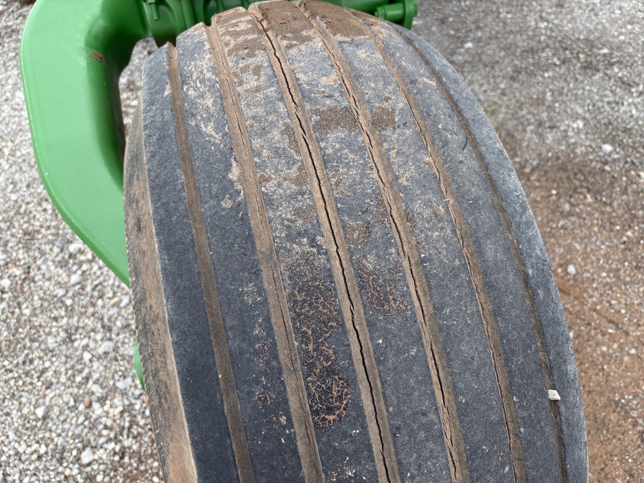 2020 John Deere W235 Image 11