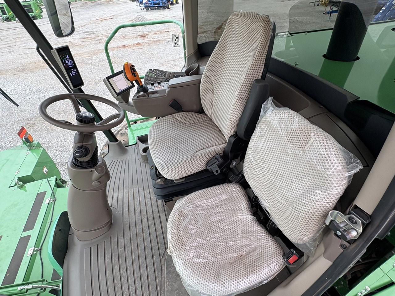 2020 John Deere W235 Image 23