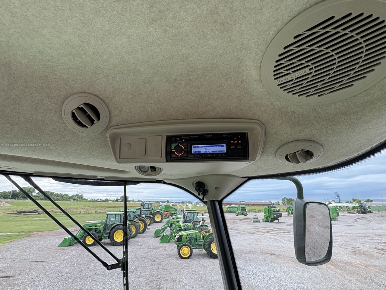 2020 John Deere W235 Image 24