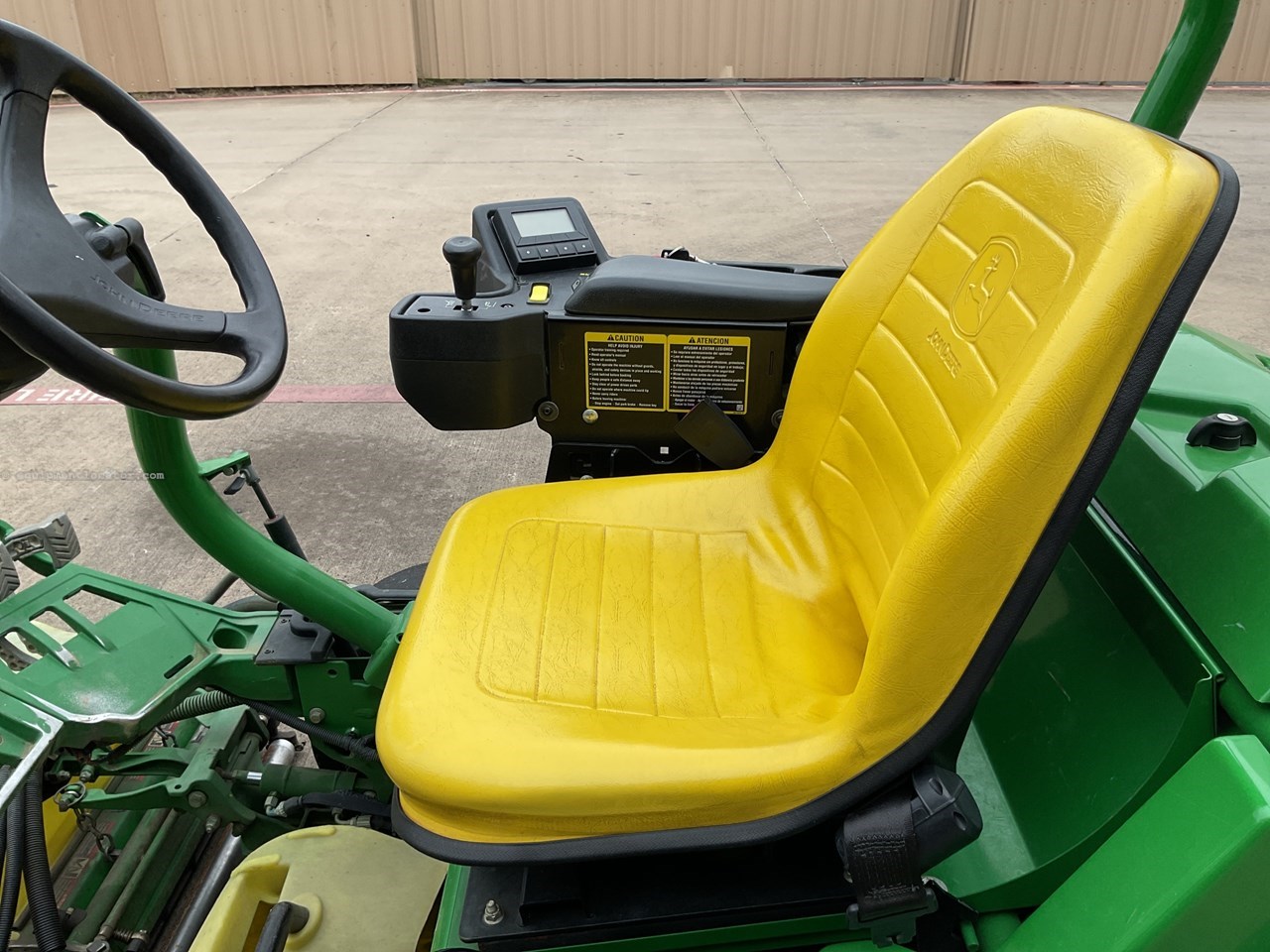2020 John Deere 2700 Image 9