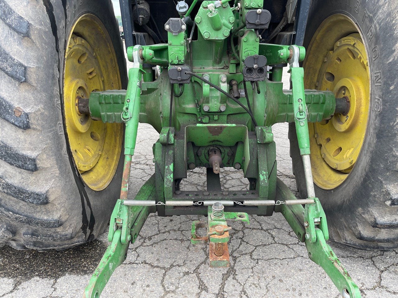 1990 John Deere 4555 Image 10
