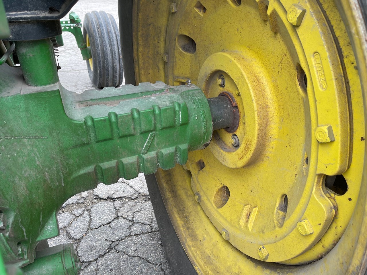 1990 John Deere 4555 Image 12
