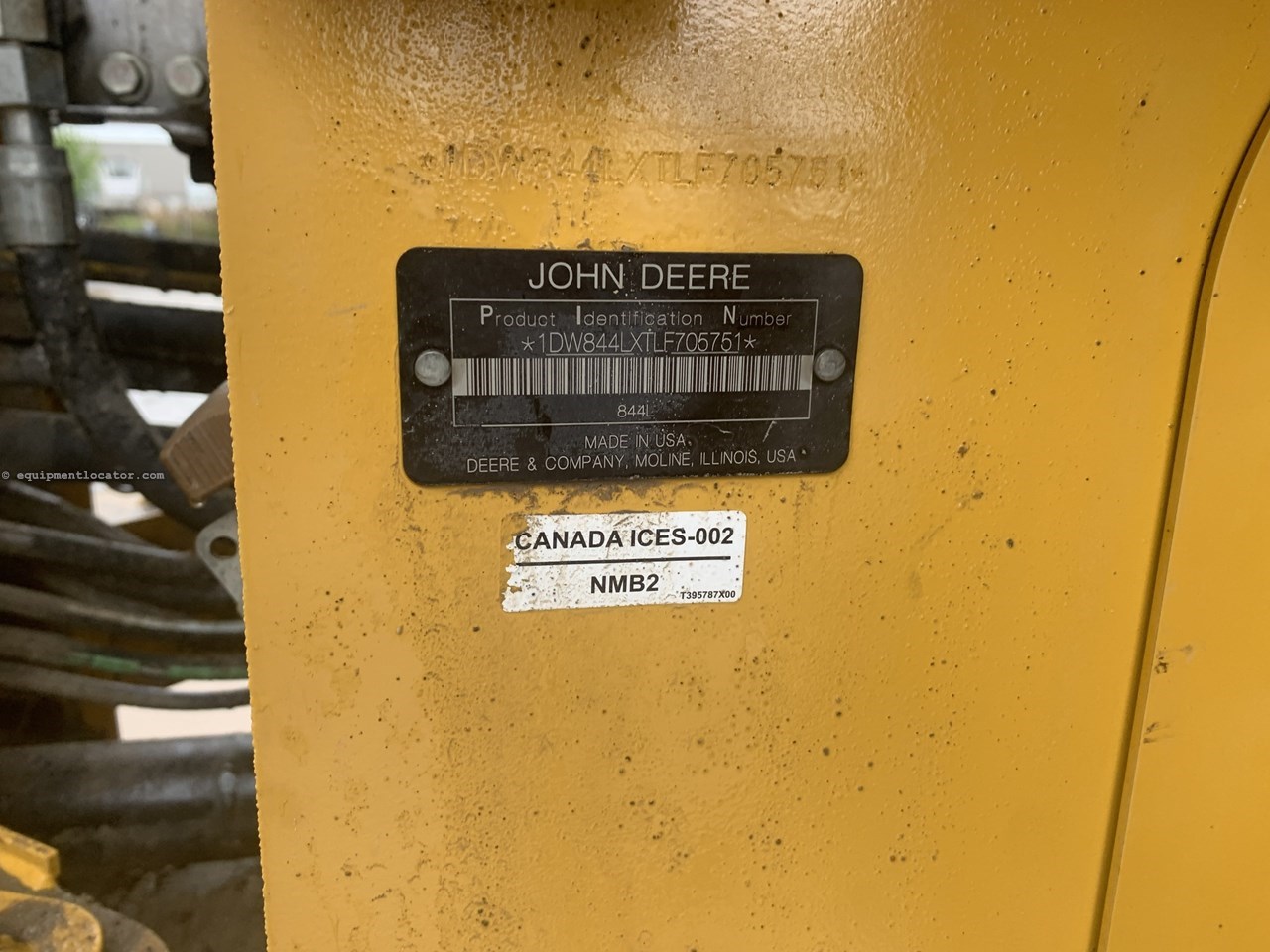 2020 John Deere 844L Image 11