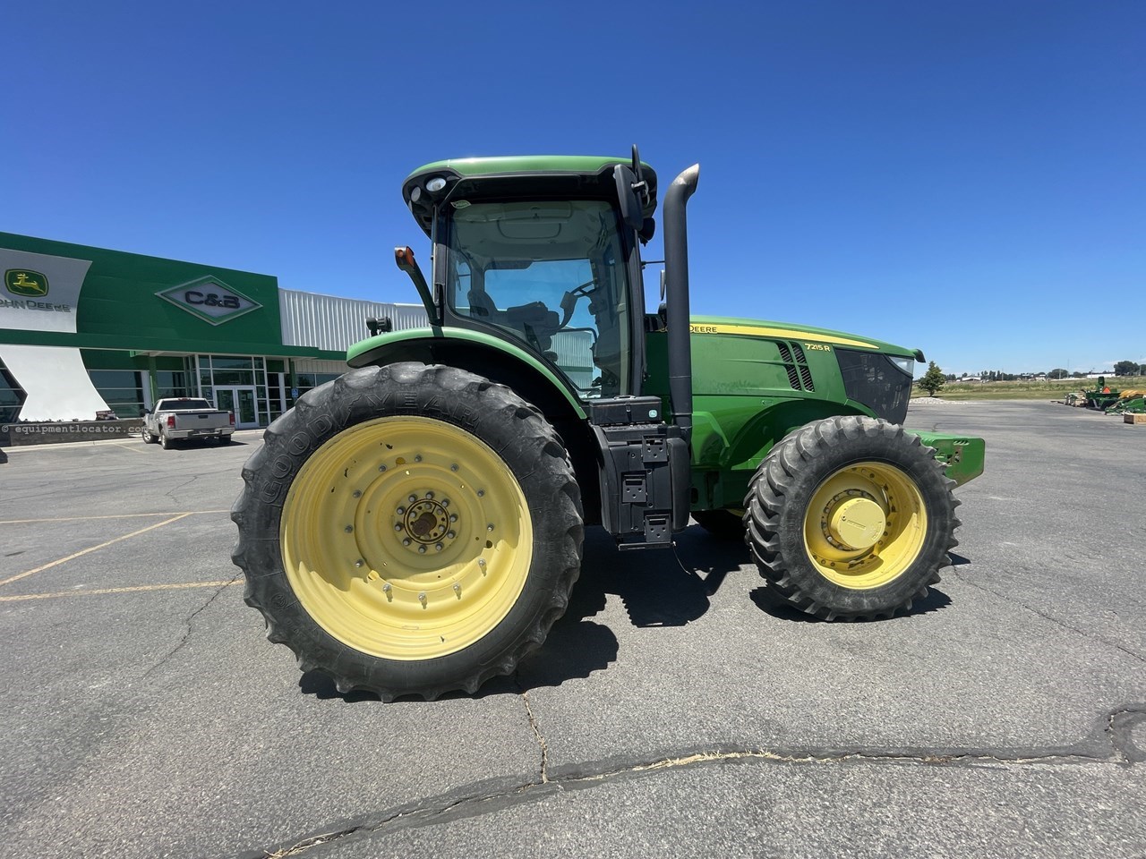 2012 John Deere 7215R Image 10