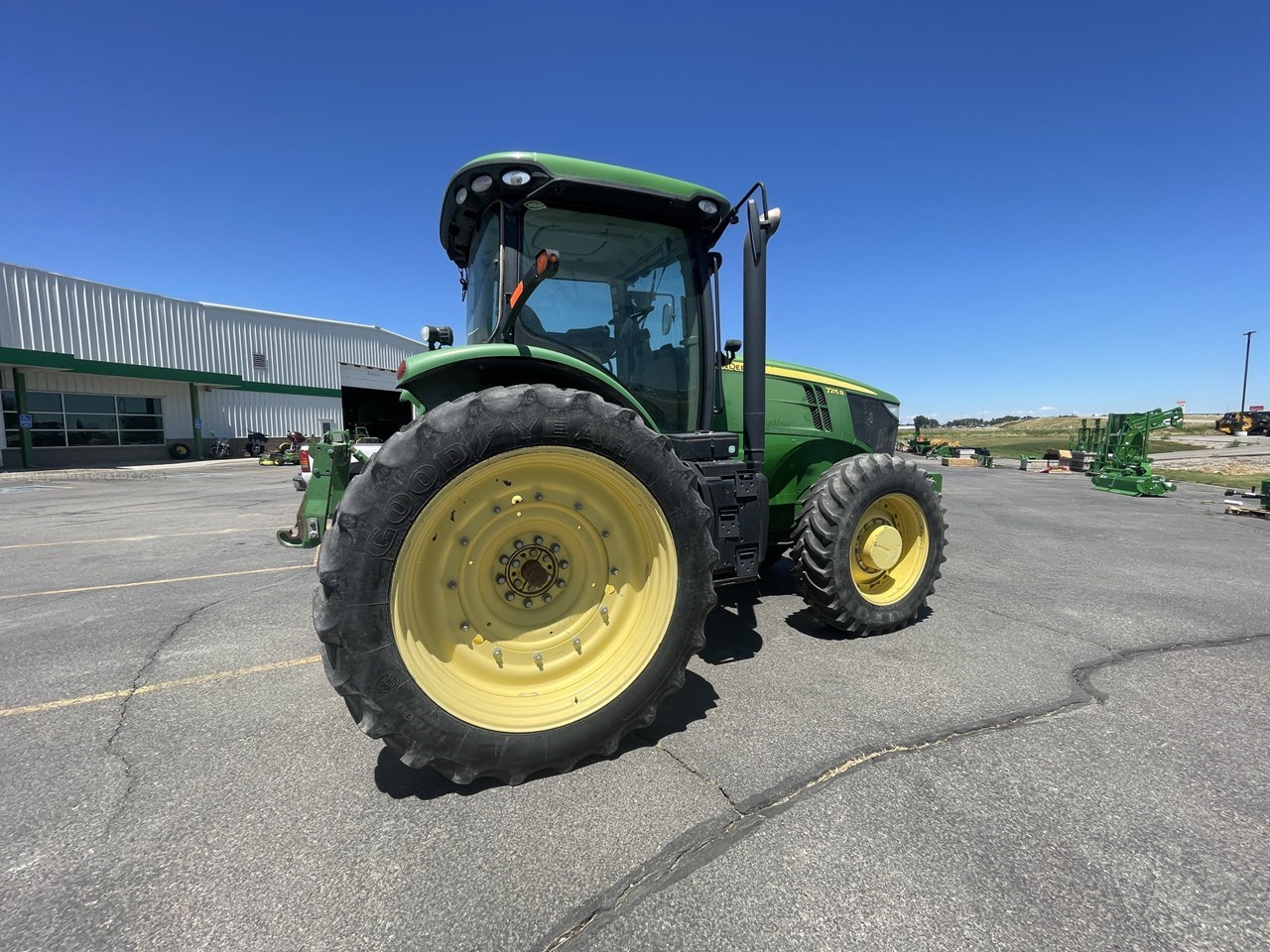 2012 John Deere 7215R Image 11