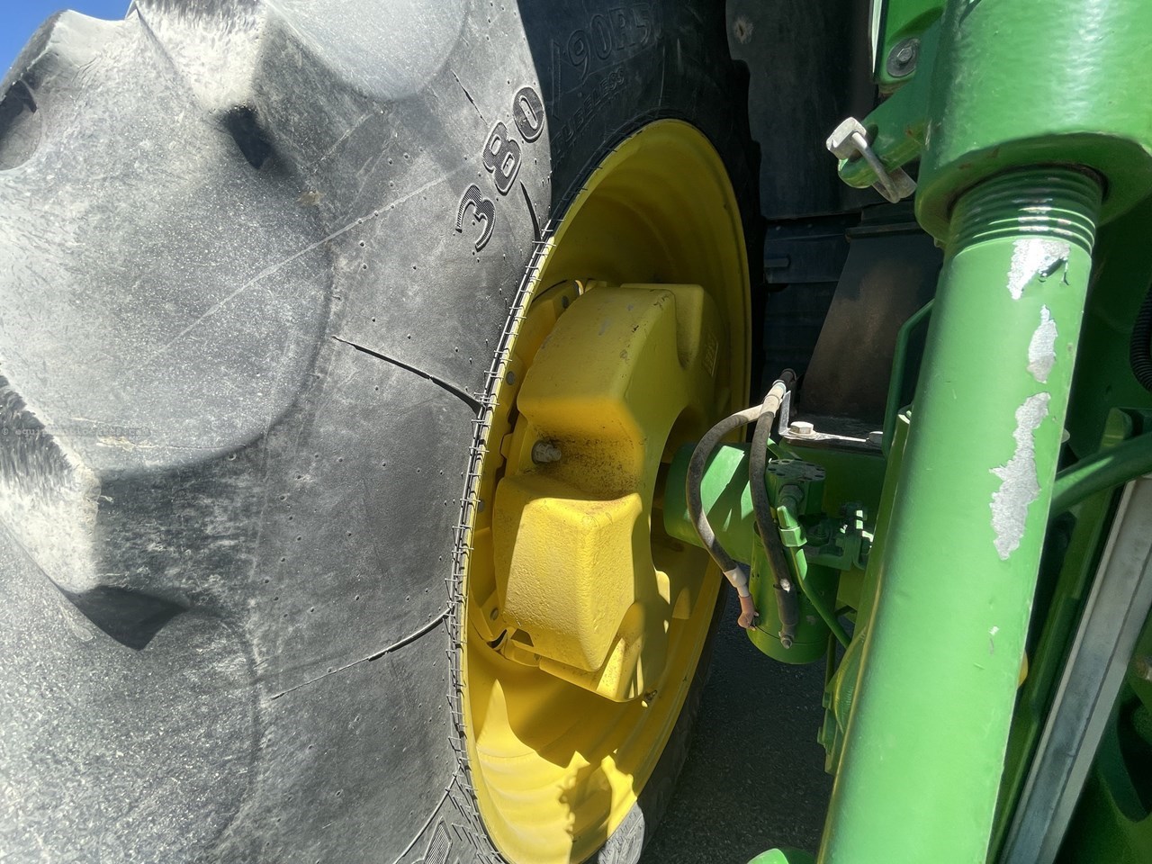 2012 John Deere 7215R Image 19