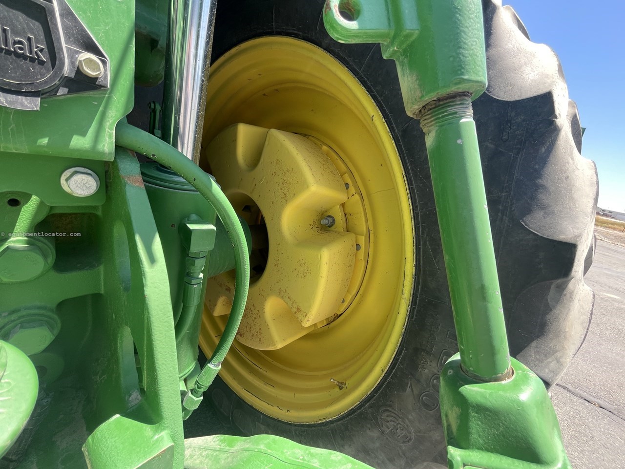 2012 John Deere 7215R Image 20